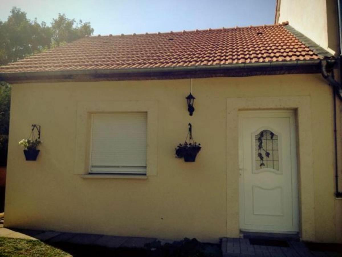 Charmant Gite A Etain, Tout Inclus, Proche Verdun Avec Terrasse Et Parking - Fr-1-585-3 Екстериор снимка